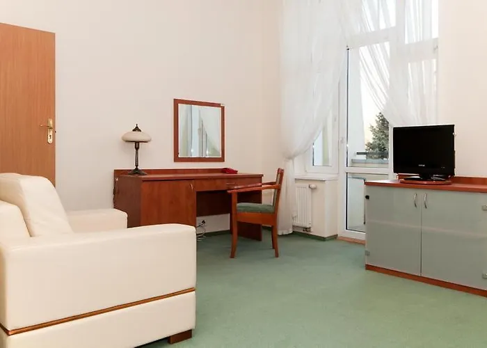 Bursztyn Bed and Breakfast 3*