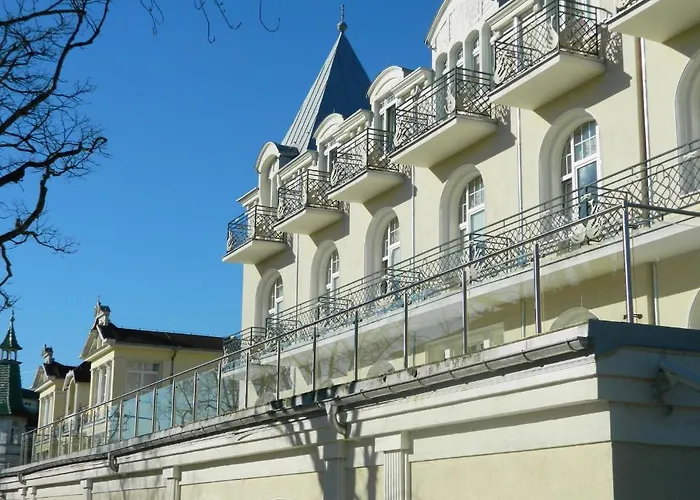 Bursztyn Bed and Breakfast 3*