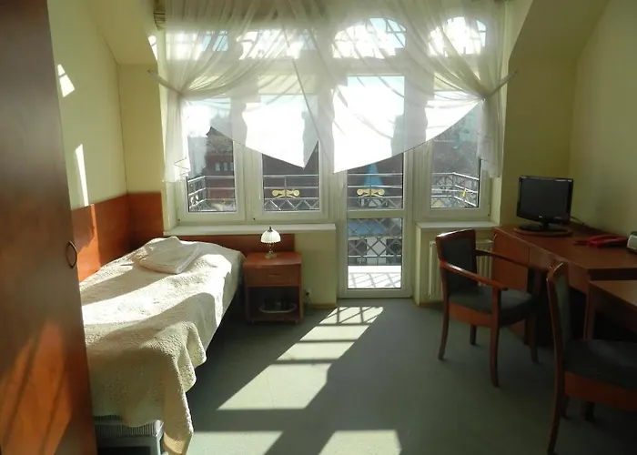 Bursztyn Bed and Breakfast 3*