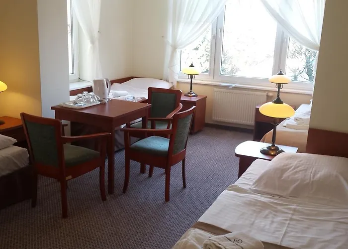 Bursztyn Alojamento de Acomodação e Pequeno-almoço 3*